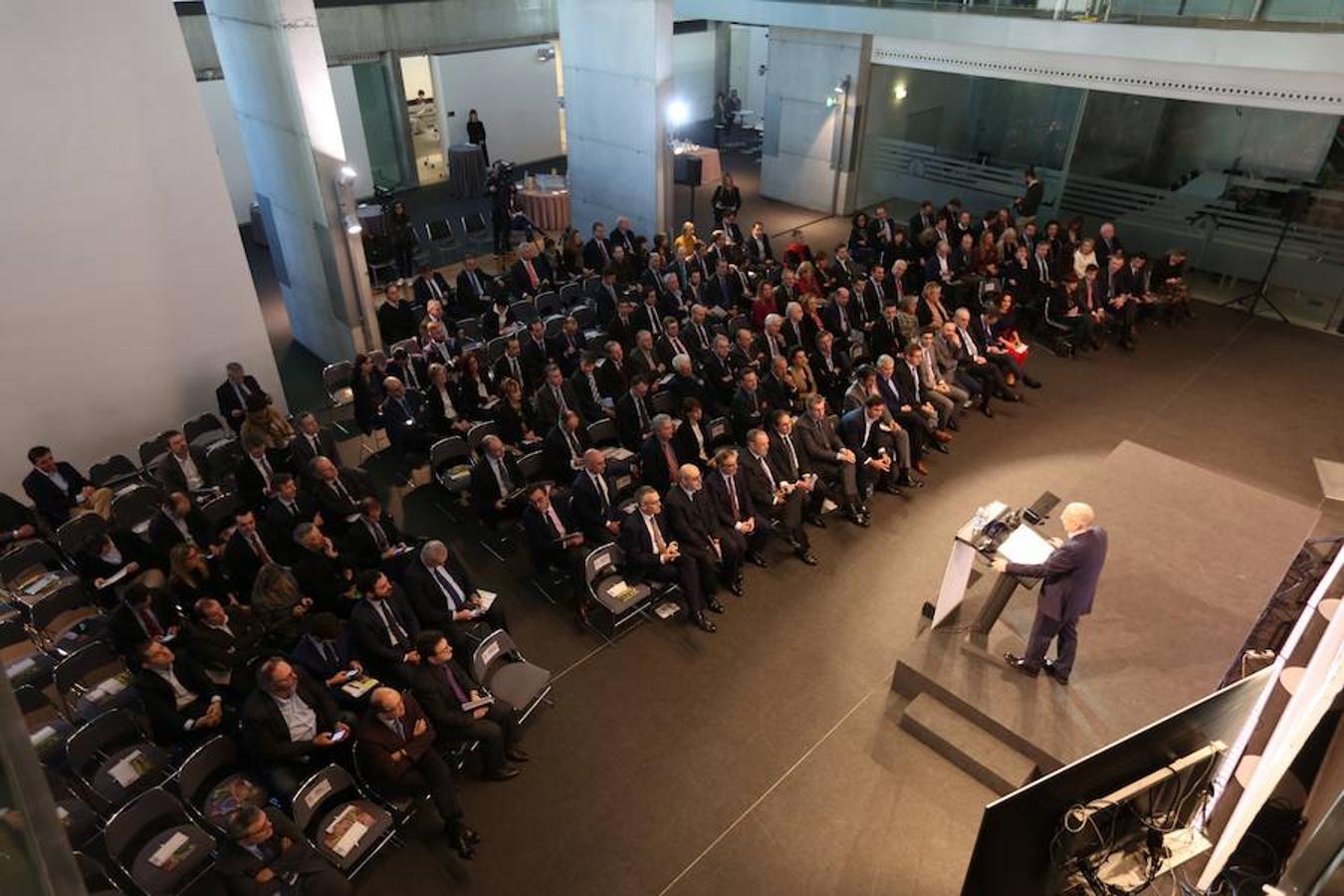A la jornada ha asistido una nutrida representación de la vida económica y empresarial guipuzcoana y vasca