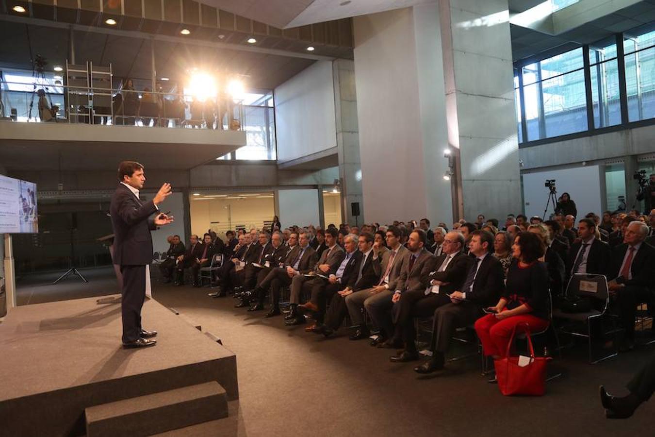 A la jornada ha asistido una nutrida representación de la vida económica y empresarial guipuzcoana y vasca