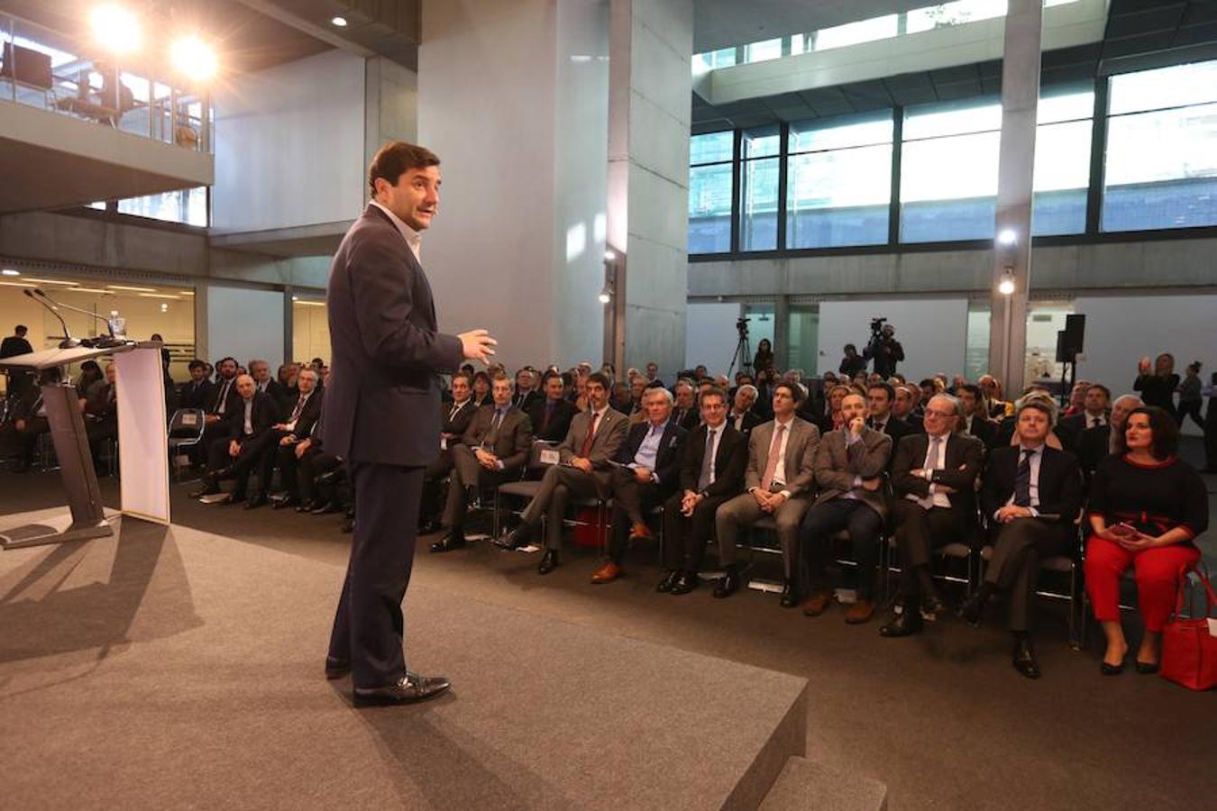 A la jornada ha asistido una nutrida representación de la vida económica y empresarial guipuzcoana y vasca