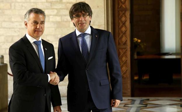 Imagen de archivo de Urkullu y Puigdemont. 