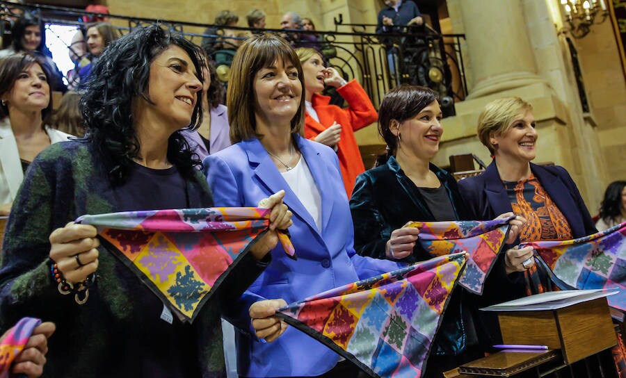 La casa de Juntas de Gernika acoge la segunda asamblea extraordinaria de mujeres electas para denunciar los techos de cristal a los que se enfrentan las mujeres.