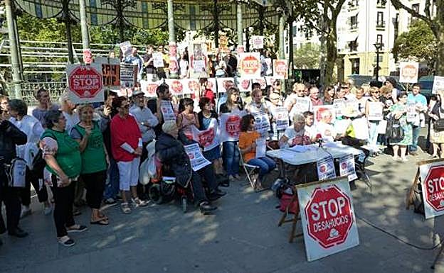 Acto contra los desahucios en San Sebastián