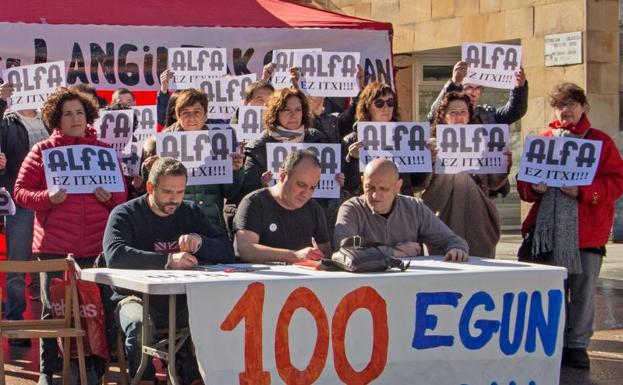 Protesta de la plantilla de Alfa al cumplir cien días en huelga
