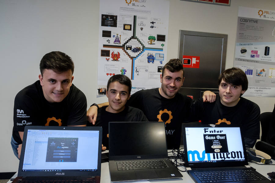 La Escuela Politécnica Superior de Mondragon Unibertsitatea, en colaboración con Orona Fundazioa, ha organizado este miércoles una jornada en Hernani donde se han expuesto 27 de los 446 proyectos reales de ingeniería desarrollados por más de 2.200 estudiantes, siguiendo el método Project Based Learning, basado en la resolución de problemas bajo la supervisión de tutores y que supone un método de aprendizaje pionero en el Estado.