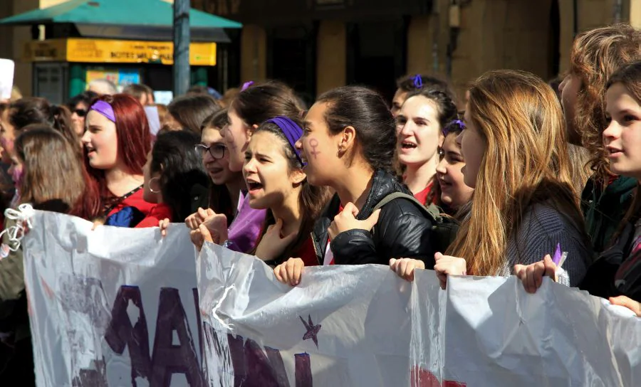 Las mujeres guipuzcoanas 'paran' hoy para renovar el impulso en la lucha por la igualdad. Paros, manifestaciones, actos reivindicativos se sucederán durante toda la jornada en diferentes localidades del territorio