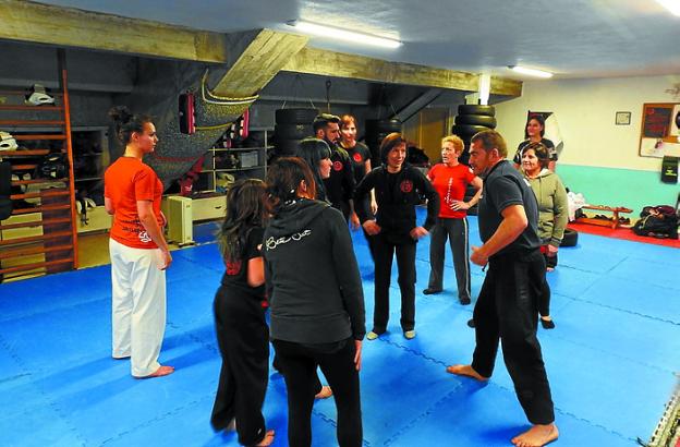 Ayer se celebró un curso de defensa para mujeres.  