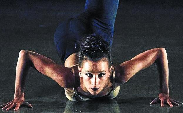La bailarina irunesa Saioa López Briones regresa después de siete años de residencia en Nueva York.