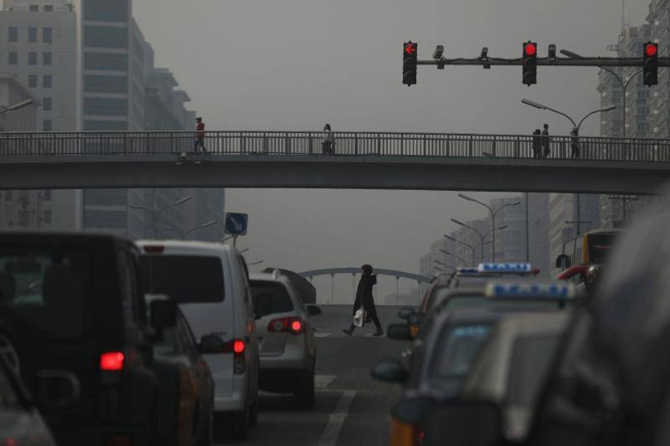 Las autoridades de Pekín han emitido una alerta naranja, la segunda más alta, a partir de hoy debido a los altos niveles de contaminación previstos en la ciudad hasta el próximo 14 de marzo. 