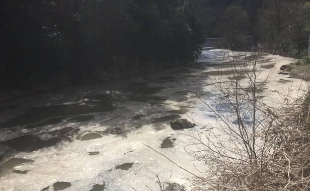 El río Deba, este martes.