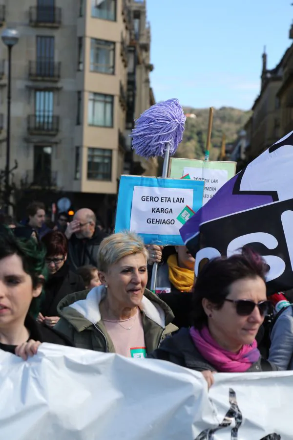 Manifestación del personal trabajador en los distintos sectores de la enseñanza pública con motivo de la jornada de huelga convocada por los sindicatos