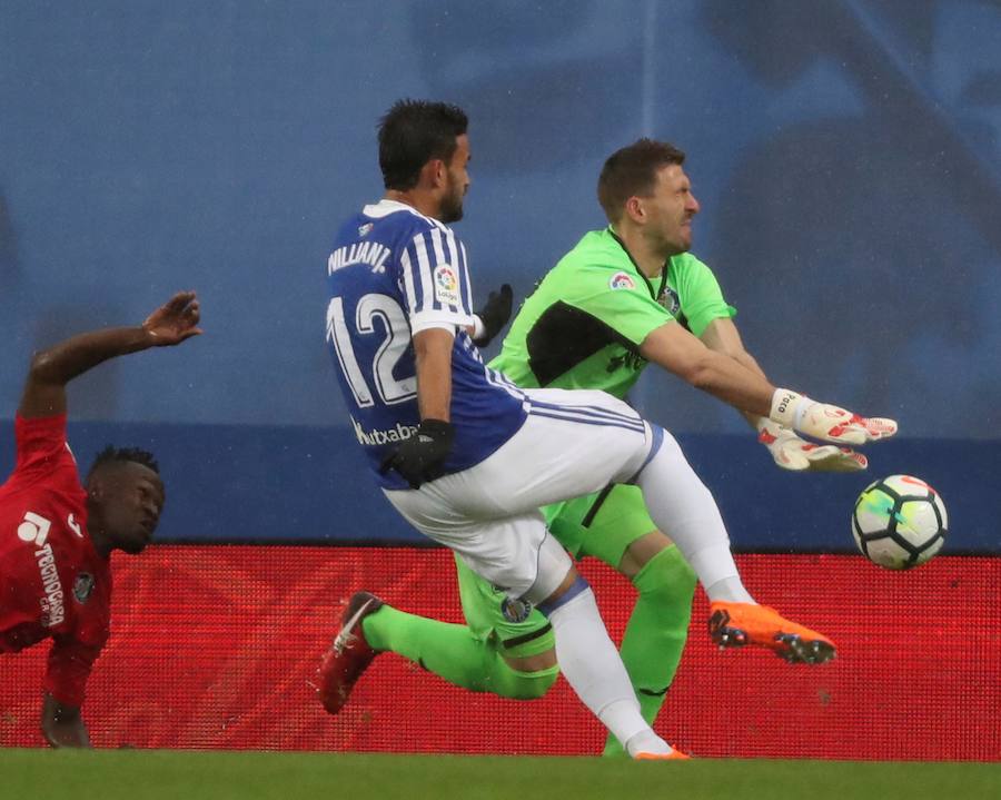 Partido bajo la lluvia en Anoeta entre la Real Sociedad y el Getafe