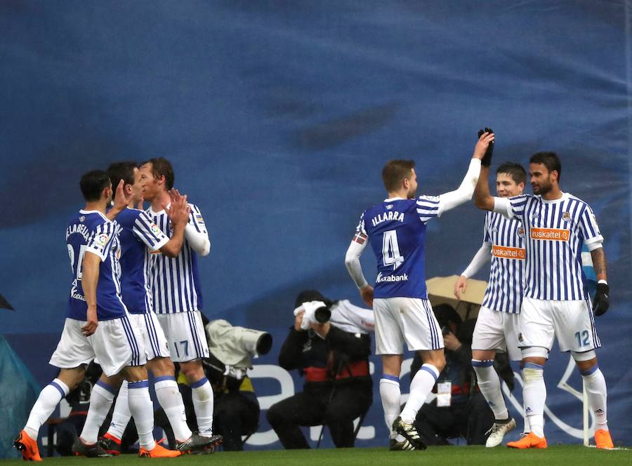 Partido bajo la lluvia en Anoeta entre la Real Sociedad y el Getafe