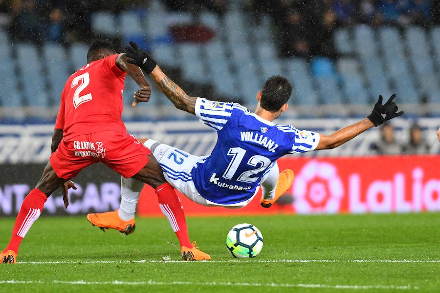 Partido bajo la lluvia en Anoeta entre la Real Sociedad y el Getafe