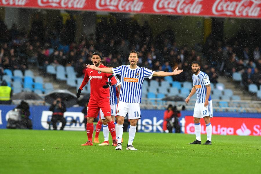 Partido bajo la lluvia en Anoeta entre la Real Sociedad y el Getafe