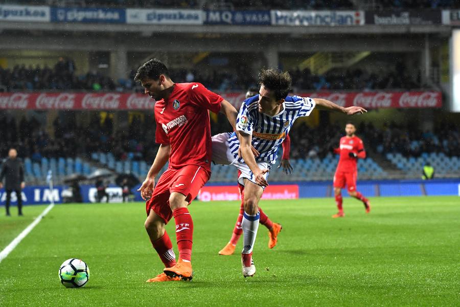 Partido bajo la lluvia en Anoeta entre la Real Sociedad y el Getafe