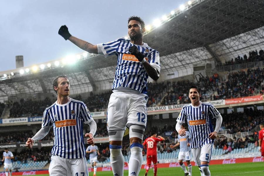 Partido bajo la lluvia en Anoeta entre la Real Sociedad y el Getafe