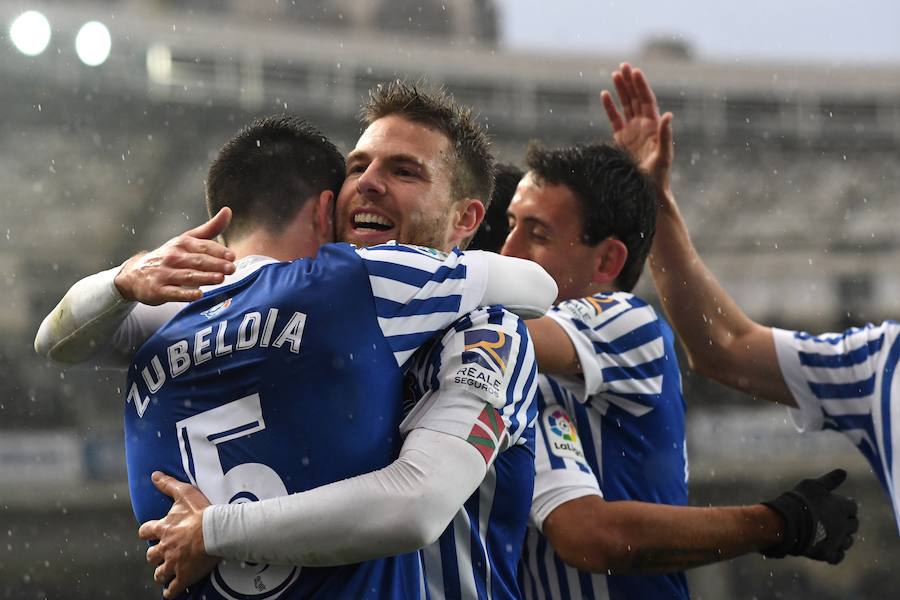Partido bajo la lluvia en Anoeta entre la Real Sociedad y el Getafe