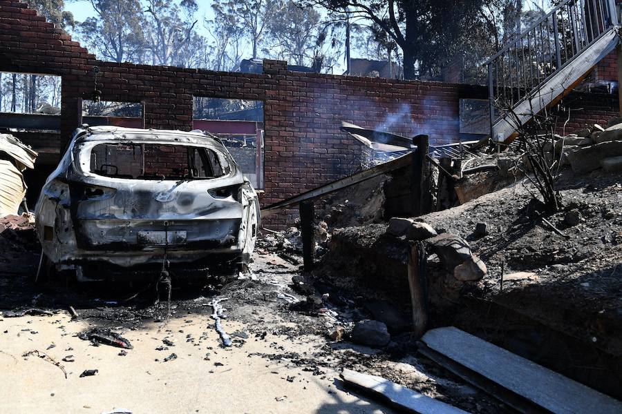 Unas noventa casas y propiedades han quedado destruidas en Australia a causa de los incendios forestales declarados desde el fin de semana en varias partes del país. 