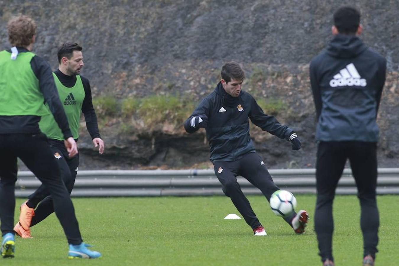 Eusebio y Loren han acudido a las instalaciones antes de la sesión para despedirse de la plantilla