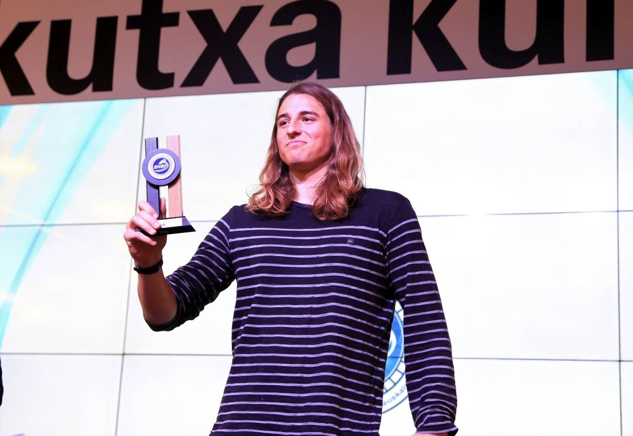 La Euskal Herriko Surf Federazioa celebró su gala de premios anual en el edificio Tabakalera de San Sebastián.