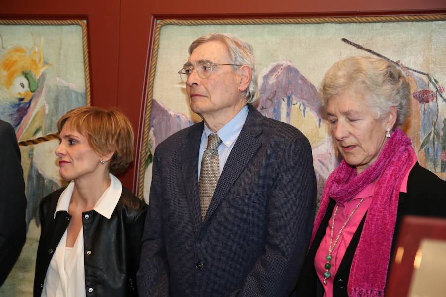 «Lagun ocupa un lugar de excepción en la transformación de San Sebastián, y destaca por su dignidad democrática y su honestidad intelectual, tras ser perseguida por todos aquellos que temen a la libertad en estos 50 últimos años», destaca el ministro de Cultural, Íñigo Méndez de Vigo, en la entrega del reconocimiento.