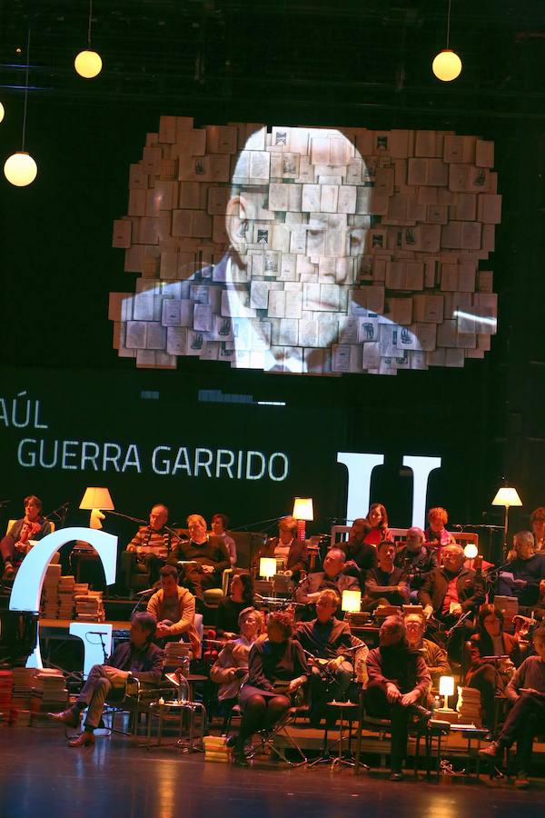 «Lagun ocupa un lugar de excepción en la transformación de San Sebastián, y destaca por su dignidad democrática y su honestidad intelectual, tras ser perseguida por todos aquellos que temen a la libertad en estos 50 últimos años», destaca el ministro de Cultural, Íñigo Méndez de Vigo, en la entrega del reconocimiento.