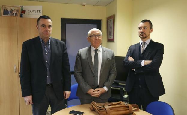 Reunión de víctimas de Covite con el alcalde de Baiona