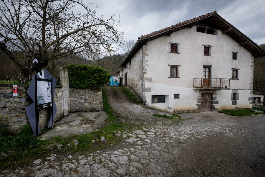 El éxito de la película lleva a Altzo más visitantes. El pueblo potencia las rutas vinculadas al Gigante, con un nuevo centro de interpretación.
