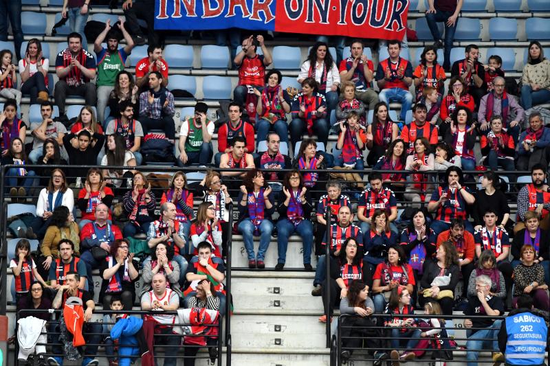 El Baskonia se lleva la victoria, 72-84. Los alaveses hacen valer su calidad para imponerse a un Gipuzkoa Basket que brilló en la primera mitad pero que tuvo que hincar la rodilla ante un rival superior.