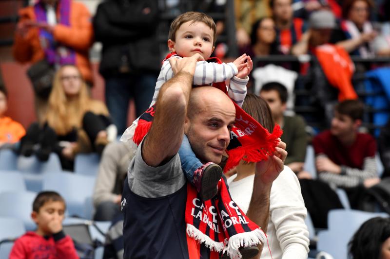 El Baskonia se lleva la victoria, 72-84. Los alaveses hacen valer su calidad para imponerse a un Gipuzkoa Basket que brilló en la primera mitad pero que tuvo que hincar la rodilla ante un rival superior.