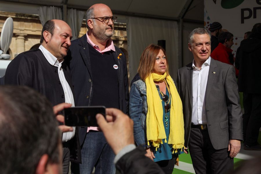 El PNV ha celebrado el Aberri Eguna con un acto público en la Plaza Nueva de Bilbao, bajo el lema 'Gure etorkizuna, gure aberria'