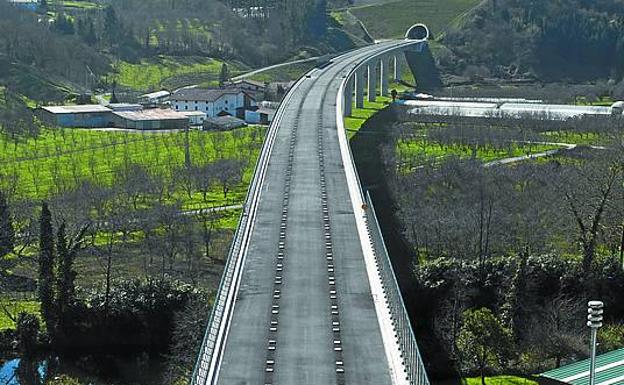 Viaducto del Urumea,en el tramo entre Urnieta y Hernani. 