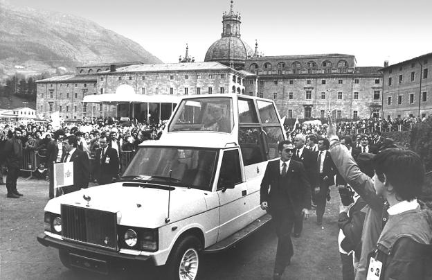 Juan Pablo II visitó Azpeitia en 1982, la única vez que un sumo pontífice ha viajado al País Vasco.