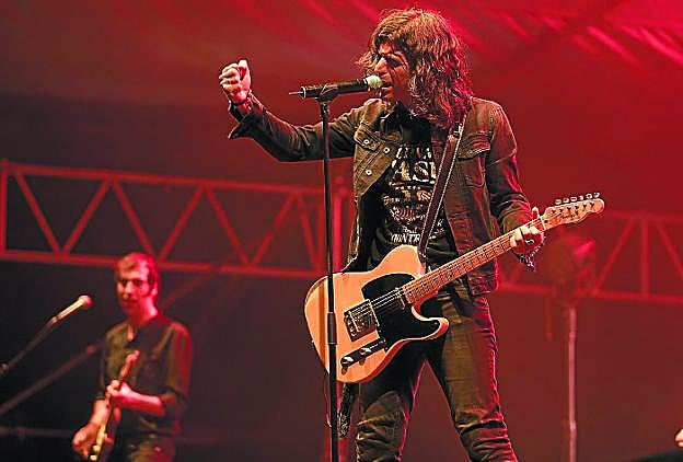 Raúl Gutierrez 'Rulo', en el concierto que ofreció con la Contrabanda el año pasado en Sagüés. 