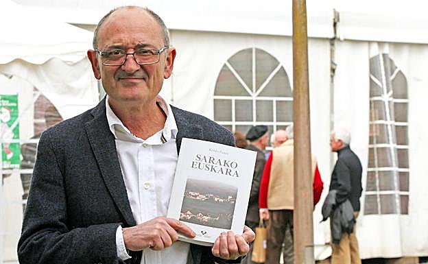 Koldo Zuazo hizkuntzalariak Sarako hizkerari buruzko liburu berria aurkeztu du