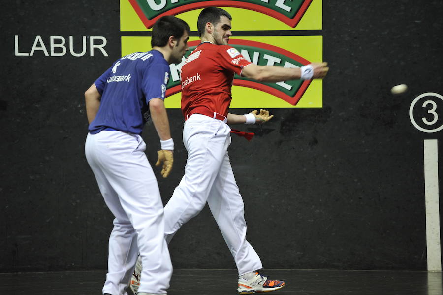 Ezkurdia y Zabaleta se han calado esta tarde las txapelas del Campeonato de Parejas tras pasar por un encima de Elezkano II y Rezusta (22-9)