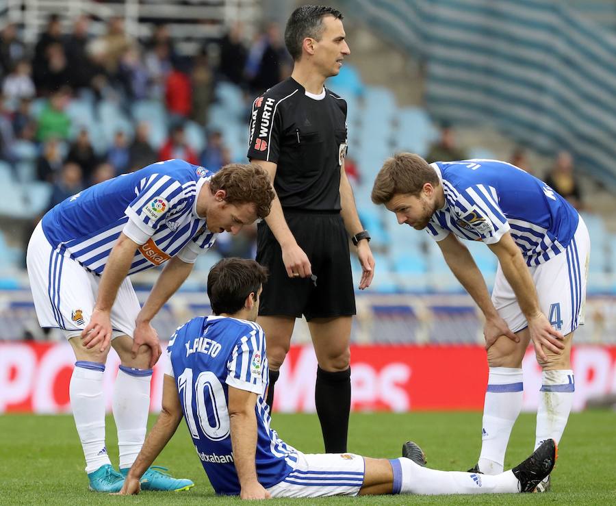 Prieto, en el suelo tras lesionarse ante el Levante y cortar la racha de 92 partidos seguidos jugados en Liga. 