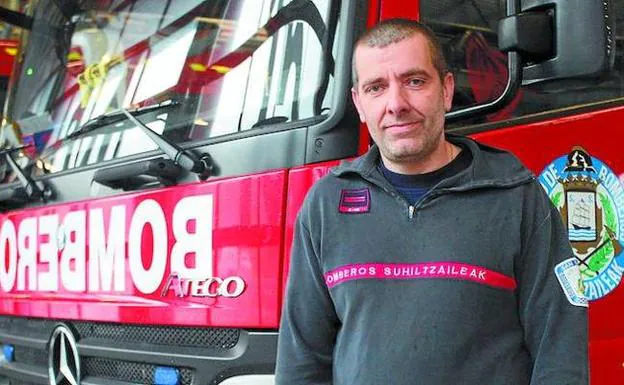 Álex Blanco, sargento de bomberos del parque de Donostia. 