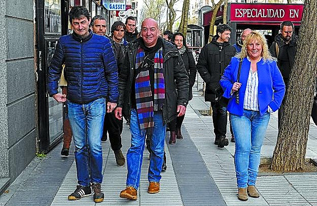 Iñaki Errazkin y Ainhoa Intxaurrandieta llegan al Tribunal de Cuentas acompañados por Martin Garitano.