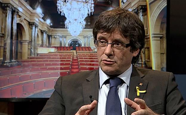 Puigdemont en un momento de la entrevista.
