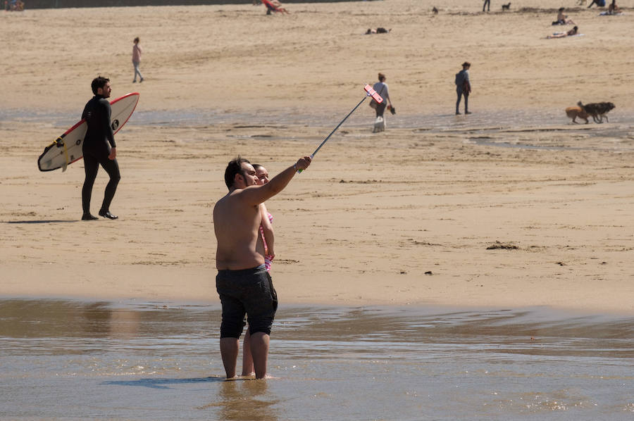 Fotos: Primer día de sol y playa en Donostia