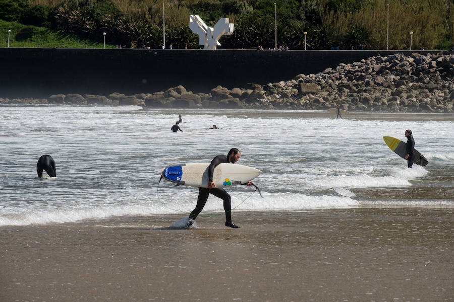 Fotos: Primer día de sol y playa en Donostia