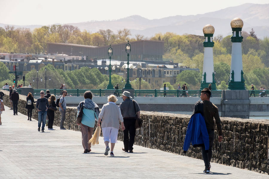 Fotos: Primer día de sol y playa en Donostia