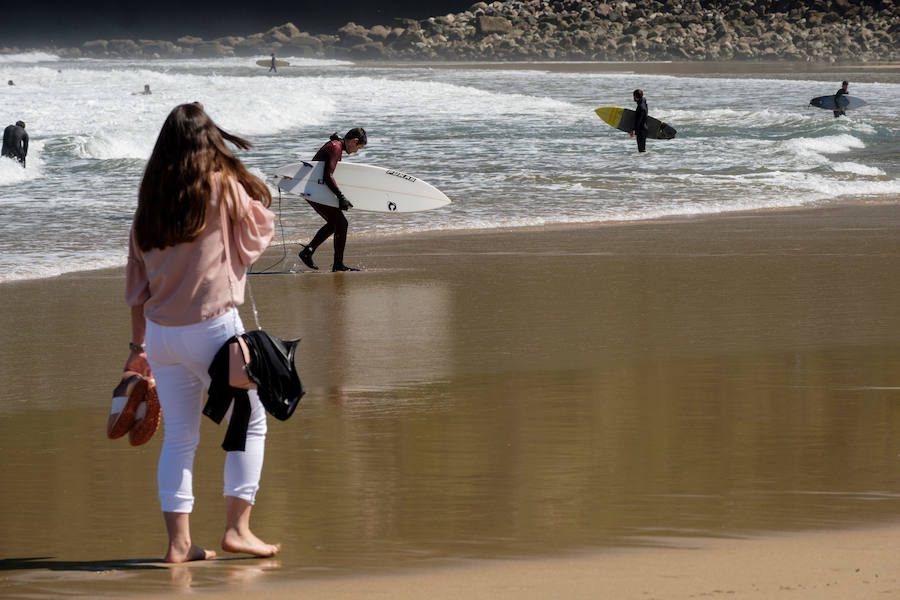 Fotos: Primer día de sol y playa en Donostia