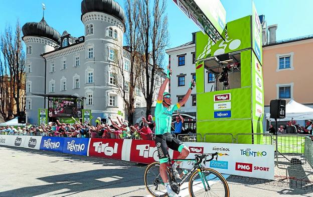 Luis León Sánchez celebra su triunfo ayer en Lienz.