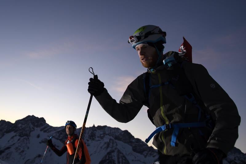 La carrera 'Patrulla de los Glaciares' (' Glacier Patrol race'), en las cercanías de Arolla, Suiza, recorre la frontera montañosa entre Suiza e Italia, desde Zermatt a Verbier. Organizada por la armada suiza, los competidores corren 53 kilómetros, ascendiendo 3.994 metros y descendiendo 4.090 metros, durante tres días de competición.