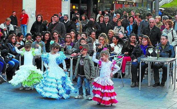 La Feria de Abril de Intxaurrondo, en su primera edición.