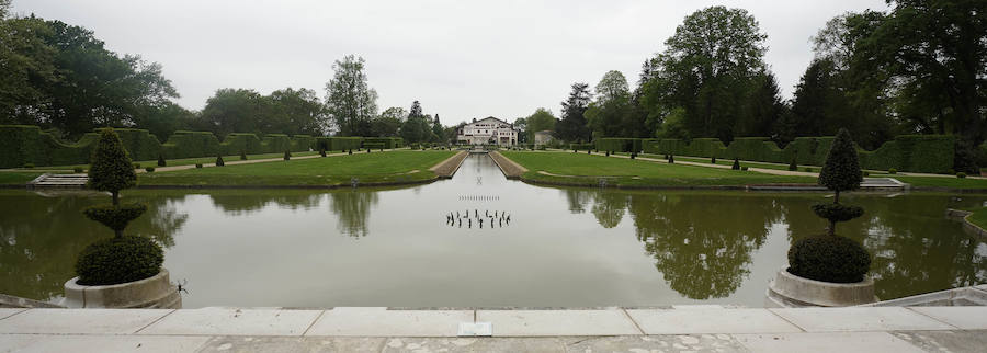 El palacete de Villa Arnaga, en Kanbo fue el resultado de un sueño hecho realidad, el del retiro vasco de Edmon Rostand, autor de la célebre 'Cyrano de Bergerac'. Se trata de un lugar emblemático: el palacete de estilo neo vasco que mandó construir por Rostand en 1903, tres años después de establecerse en esta localidad termal para tratarse la pleuresía que padecía.