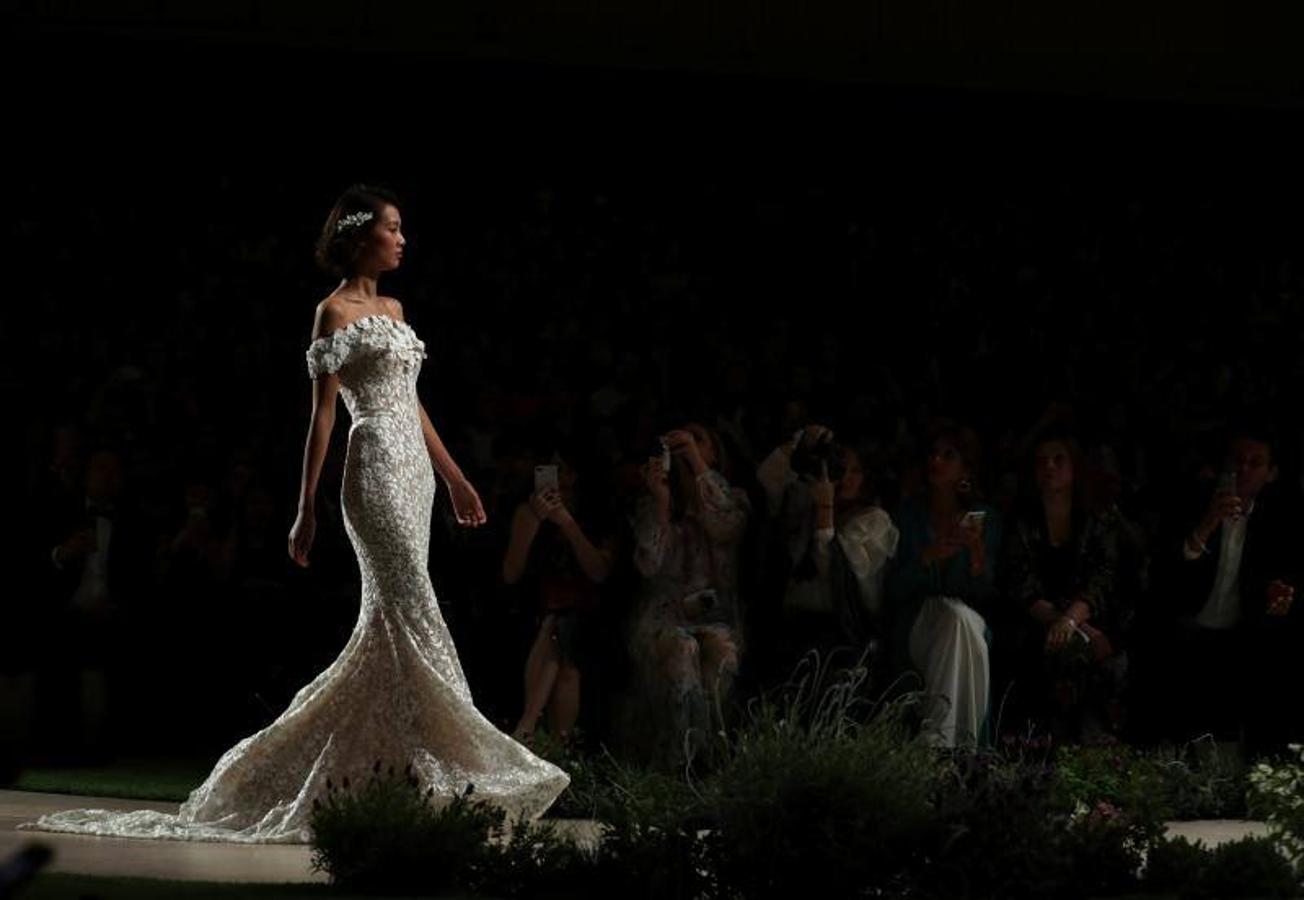 Ponovias ha sido la encragada de inaugurar la Barcelona Bridal Fashion Week en el Pabellón Italiano de Montjuïc con sus nuevas propuestas de su colección Atelier 2019, inspirada en el florecimiento de los grandes momentos, en una cita que contará con más de 1.500 invitados.