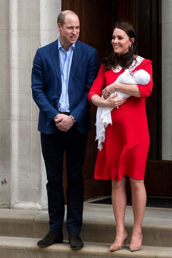 La tienda donostiarra Irulea viste en su primera aparición pública al nuevo miembro de la familia real británica